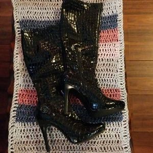 Guess alligator print patent leather boots